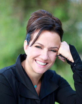 Tzufit Grant as Shoshana