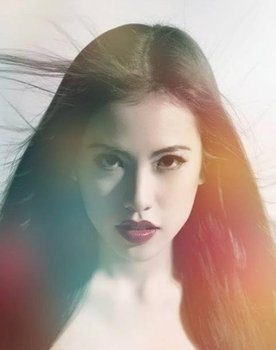 Tjoa Xueting as Anna
