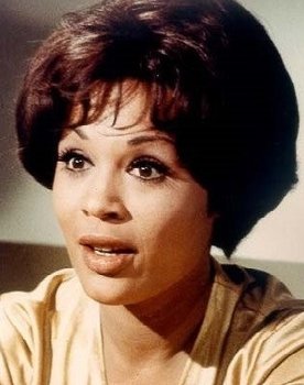 Dolores Mantez as Nina Barry