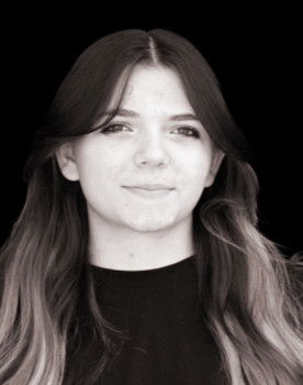 Tyli Tillman-Hovel as Hallway Gossiper #2