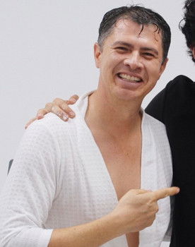 Mauricio Camarena as Padre de María