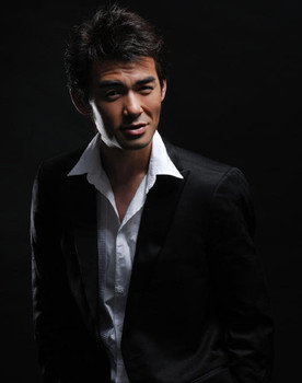 张益群 as 刘国扬