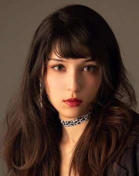 Gulmira as Dili Baier