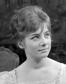 Karola Csürös