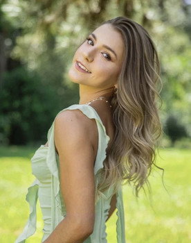 Giulia Nassa as Marcelle 16 anos