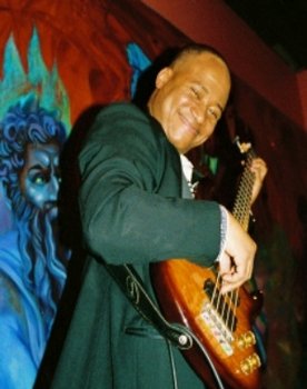 Víctor Miranda as Bass