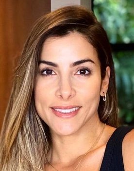 Natalia Sáenz as Chica playa