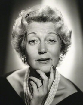 Kay Hammond as Simone