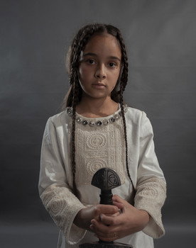 Leona Shvetsova as young Skuld