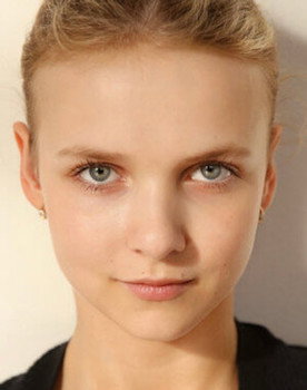 Anna Pankratova as Надя