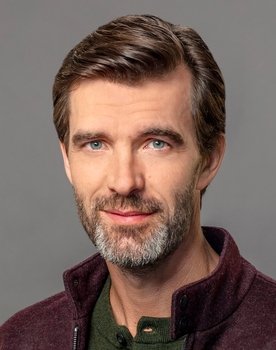 Lucas Bryant as Kyle