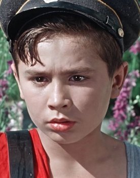 Gennadi Khudyakov as Женька Богорад