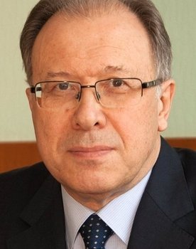 Ravil Akhmetov as Self