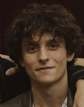 Valentin Szezepaniak as (Silhouet)