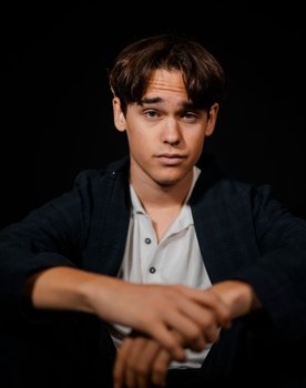Lukas Acuña as Niño 1