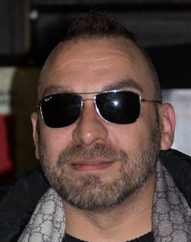 Timo Rose as Mike