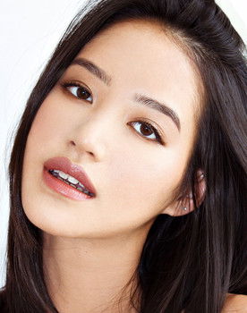 Chervil Tan as Chelsea Teo