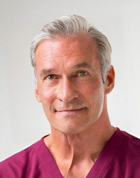 Randolph McClain as McClain ("La maquina de Matar")