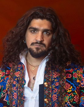 Israel Fernández as Gesang