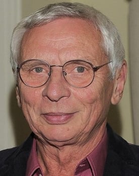 Mikołaj Grabowski as grandfather Józef Bednarski