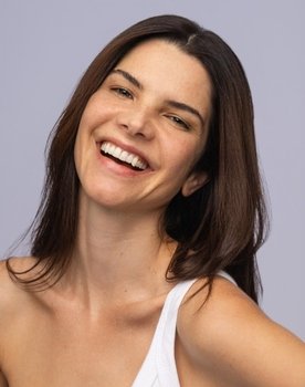 Swara Sampaio as Lucia