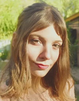 Camila Elizabeth as Mujer del Bosque