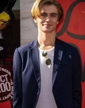 Johan Wickholm as Peter