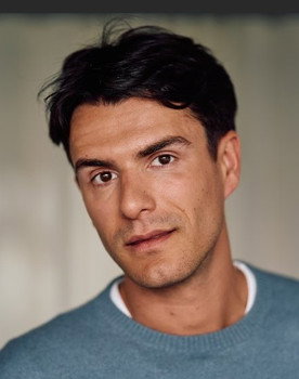Conner Rousseau as Konijn