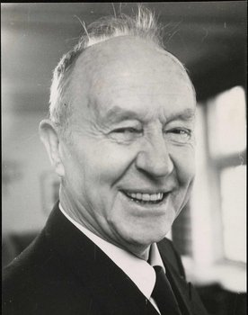 Lars Tvinde as Nils Tveit, vestlandsbonde