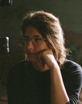 Agnès Piqué as Bibliotecaria 1