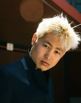 Joe Akira as Shiz Kubo