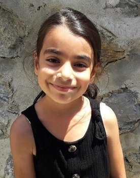 Derinsu Akkuş as Elif Karaman