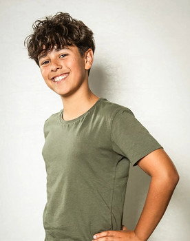 Benjamin Moalem as Lucas