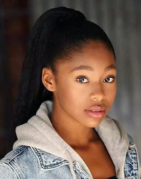 Madison Griggs as Courtney Walters