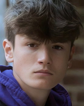 Anton Krogsgaard Kristensen as Johannes