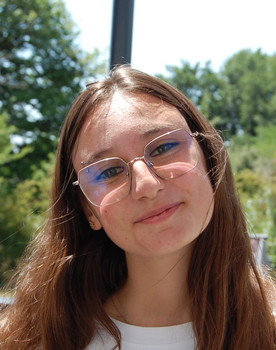 Naëlys Briero as Vi