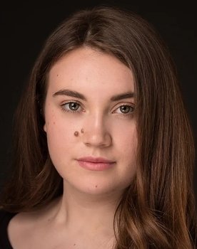 Clarabelle Murphy as Gemma