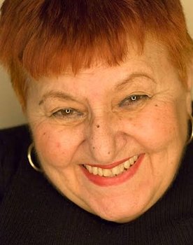 Suna Pekuysal as Suna