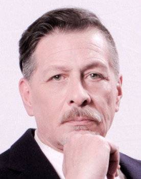 Fernando Miró as Gordon