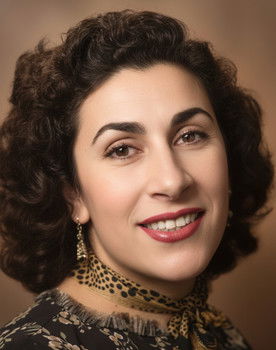 Münevver Coşkun as 