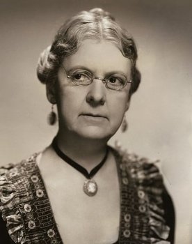 Clara Blandick as Martha Wagenkampf