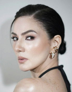 Carmina Villarroel as Olivia
