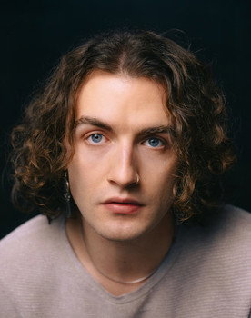 Nils Svenja Thomas as Frieder