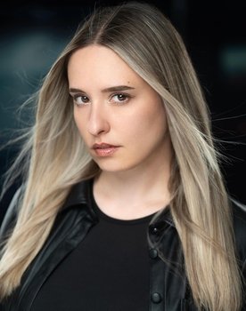 Hannah Klamann as Mother