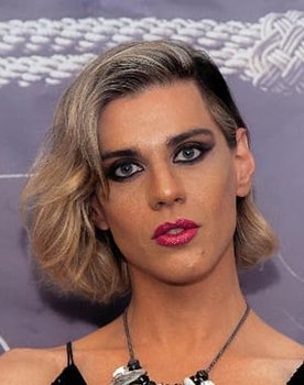 Diego Detona as Abel / Cantante trans