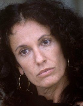 Valeria D'Obici as Atia