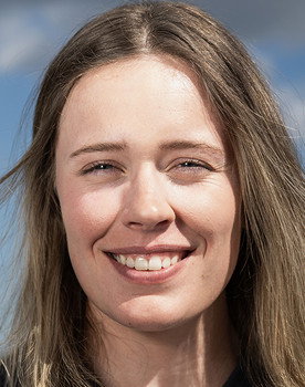 Elvira Öberg as Self - Contestant