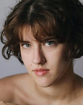 Bela Leindecker as Luli