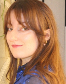 Romane André as Figurante