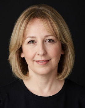 Yasemen Büyükağaoğlu as Ayşe Teyze